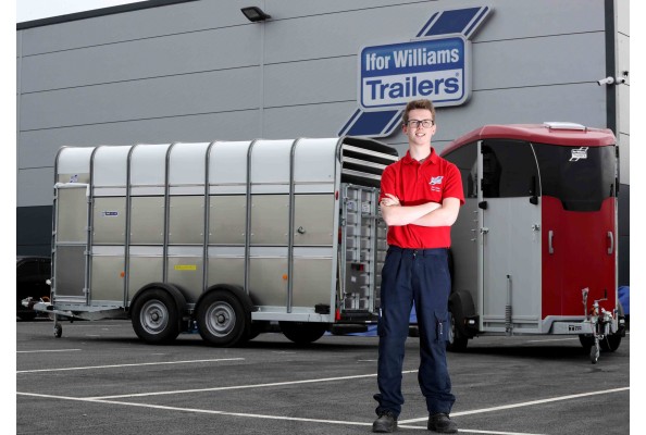 IWT Team Leader with Trailers 01
